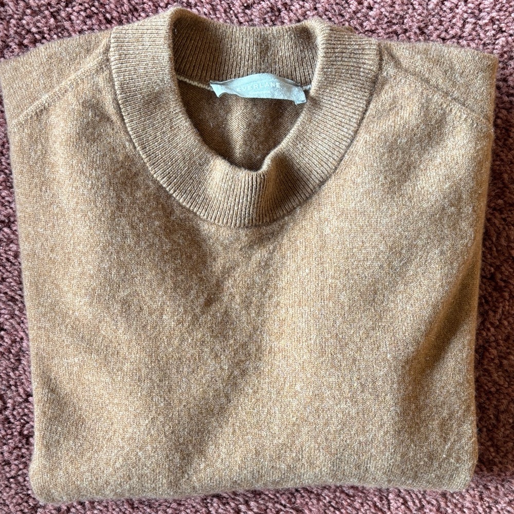 Everlane women’s Cashmere Crewneck Sweater in Light Brown - Picture 4 of 4
